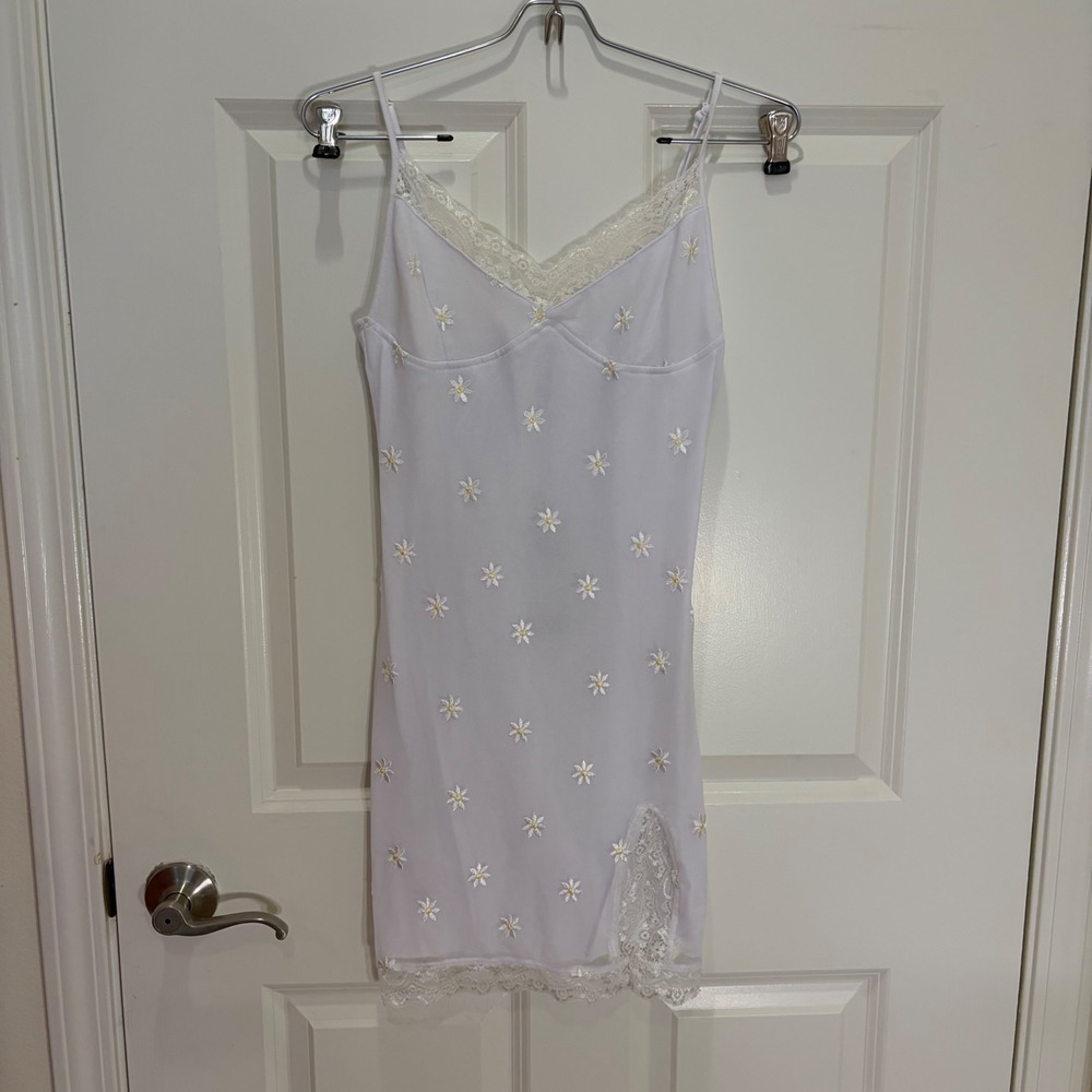 Motel Rocks White Daisy Embroidered Mesh Lace Trim Mini Dress Small NWT